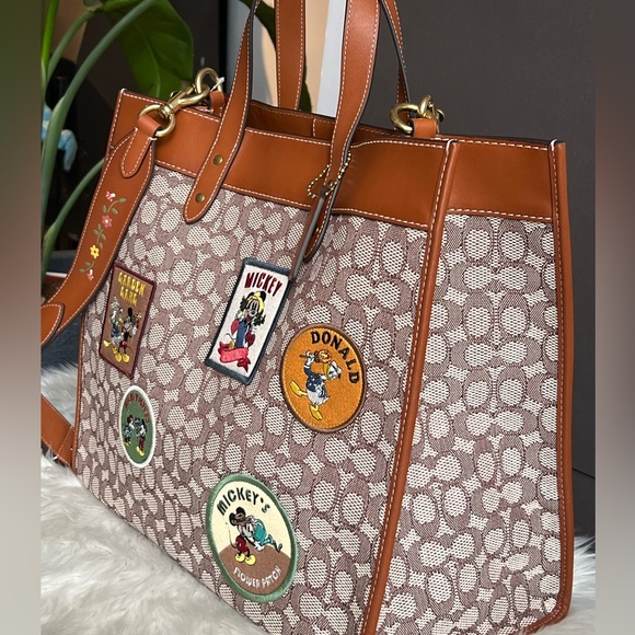 💰SOLD - CG974 - Disney X Coach Field Tote 40 in Signature Textile Jacquard - Picture 5 of 16